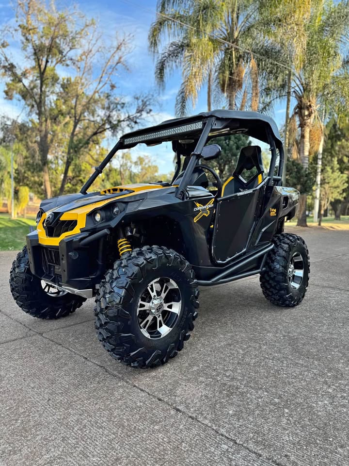 2012 IMPECABLE CAN AM COMMANDER 1000 factura original 400 hrs equipadA