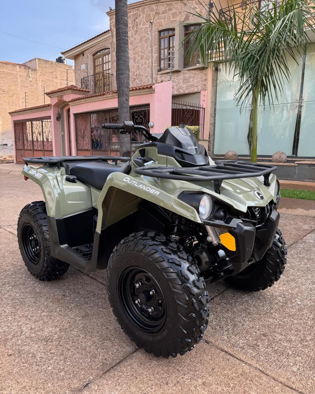 Impecable Can Am Outlander 570 4x4 2019 Dirección asistida (Dps) 140 Horas y 900 millas - Imagen 4