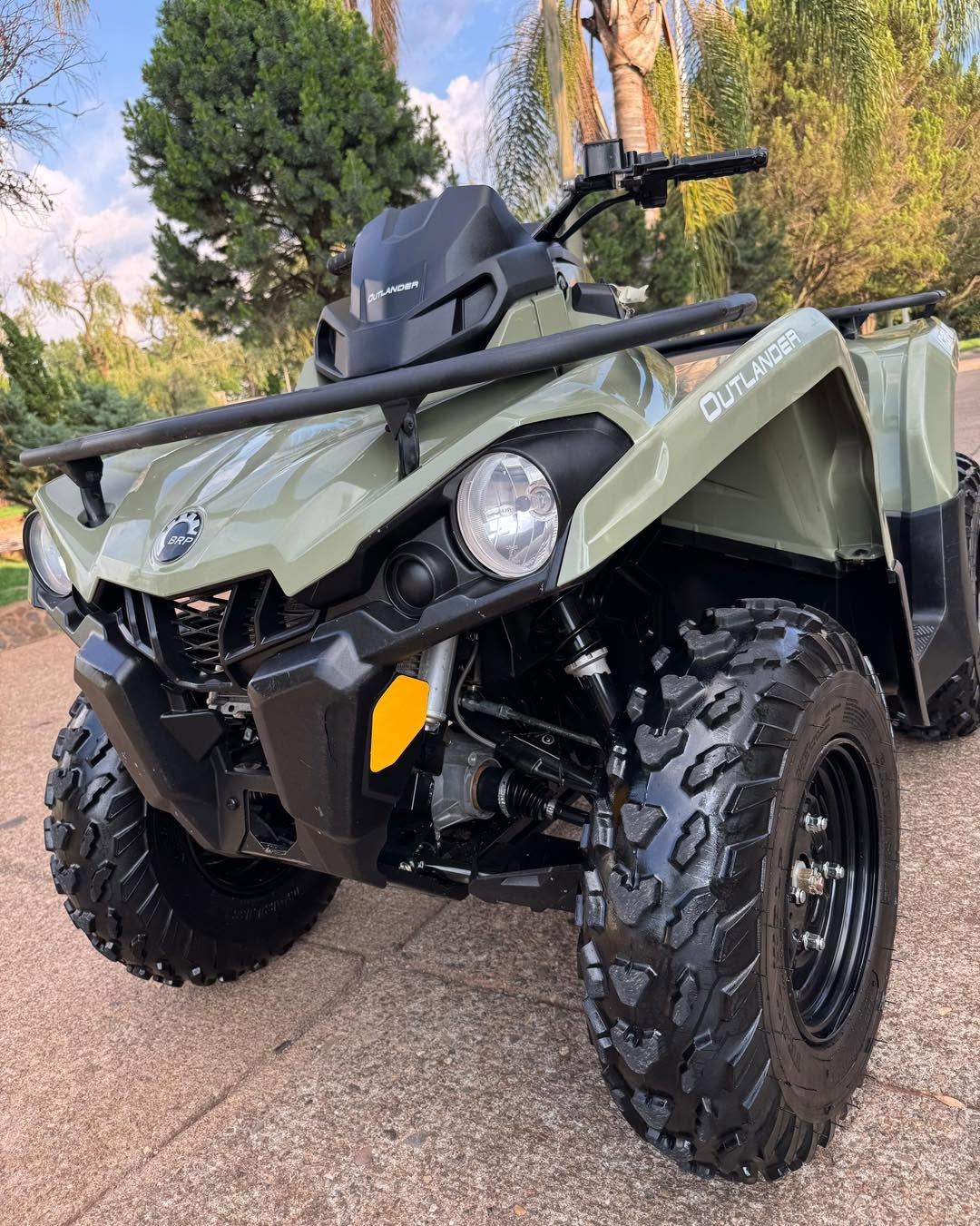 Impecable Can Am Outlander 570 4x4 2019 Dirección asistida (Dps) 140 Horas y 900 millas - Imagen 3