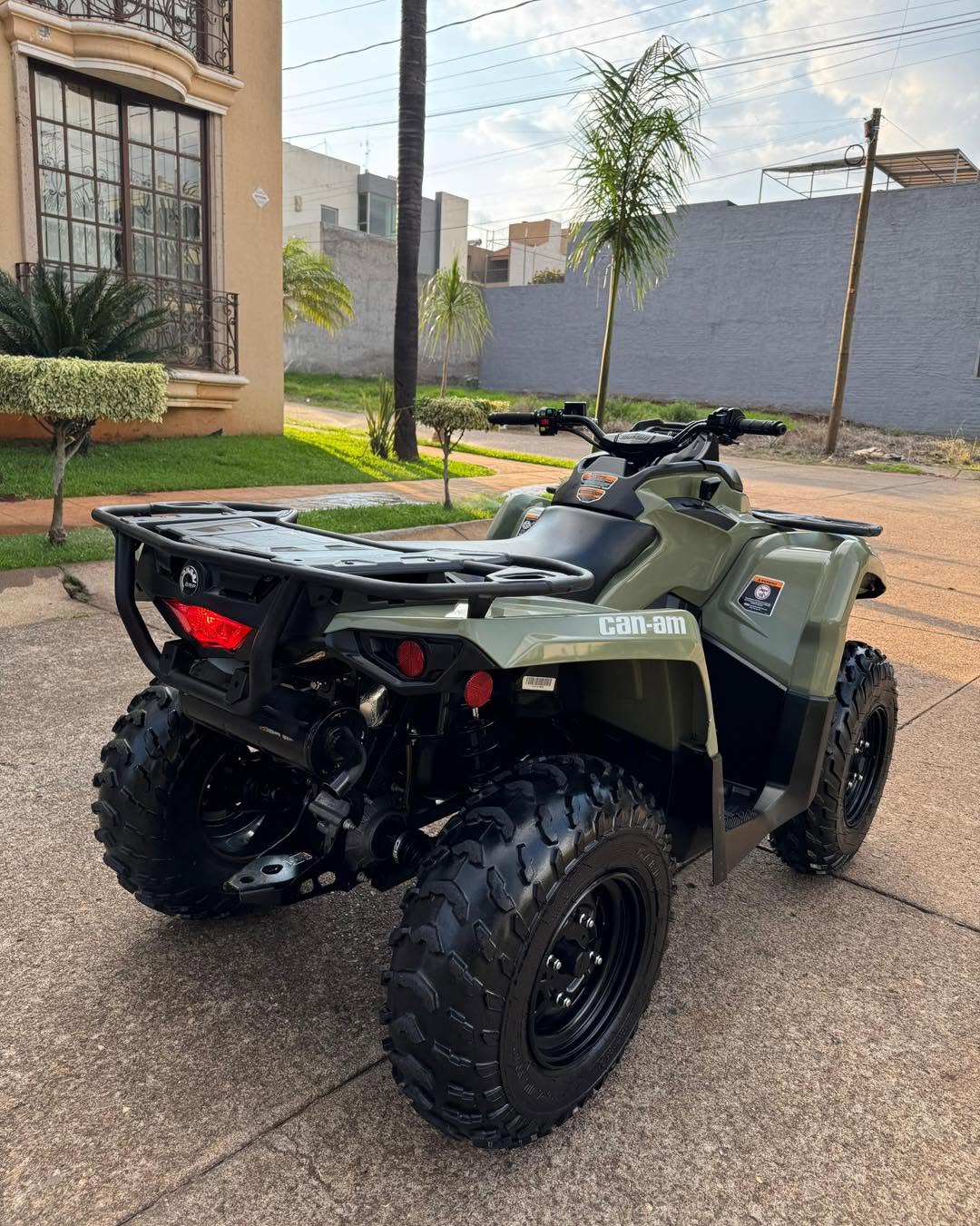Impecable Can Am Outlander 570 4x4 2019 Dirección asistida (Dps) 140 Horas y 900 millas - Imagen 6