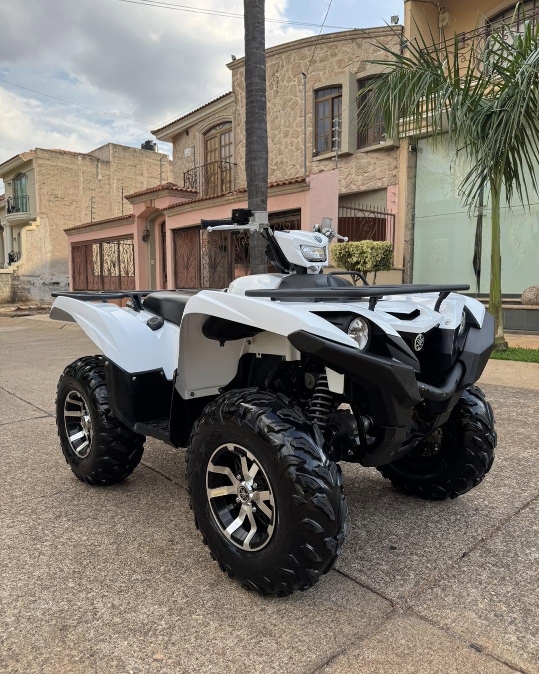 Seminueva Yamaha Grizzly 700 EPS 2017 90 Horas 890 Millas Reestrenala. - Imagen 9