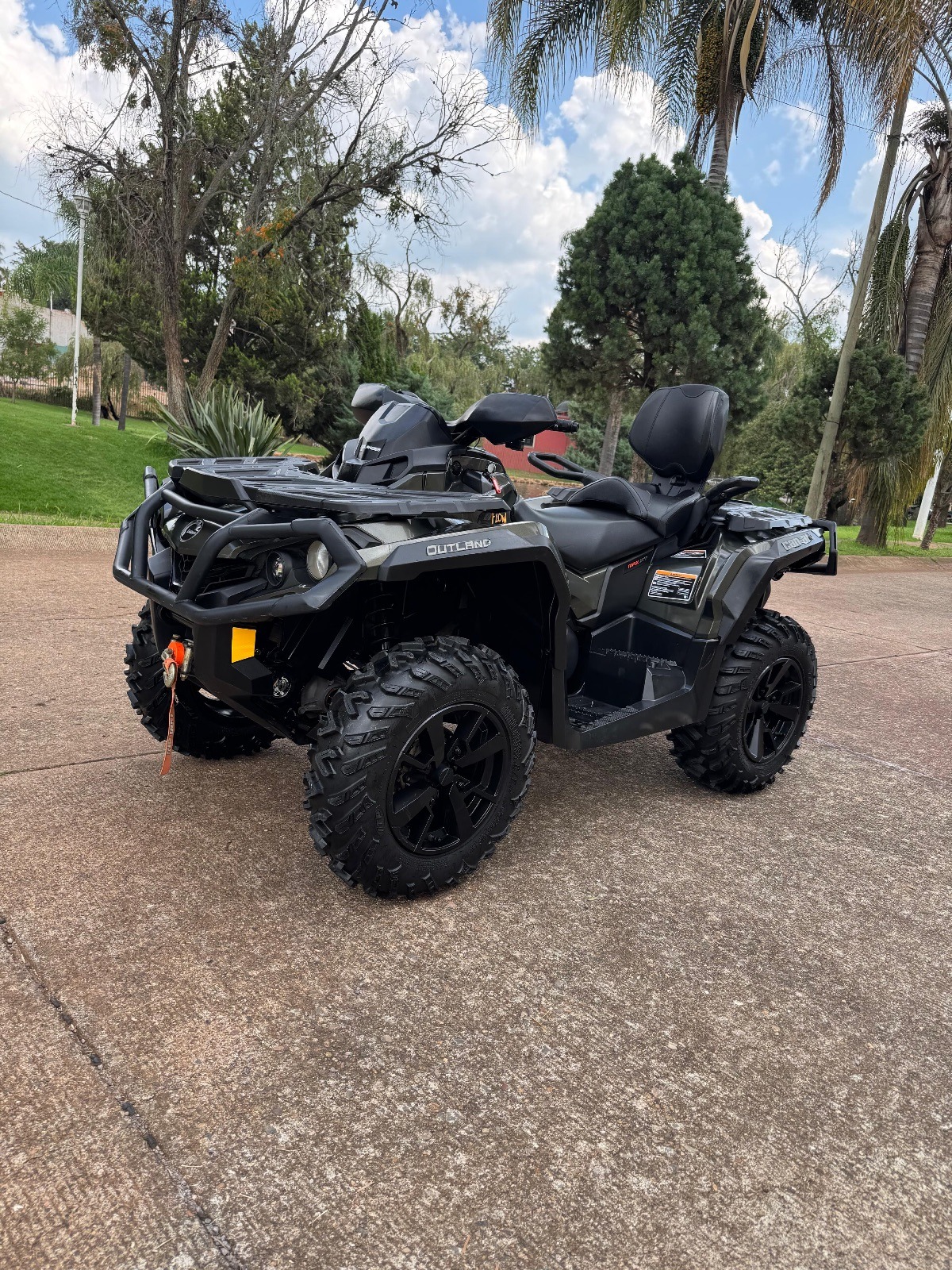 SEMINUEVA CAN AM OUTLANDER 1000 MAX 2022 70 HORAS 300 MILLAS LEGALIZADA / ZONA 2