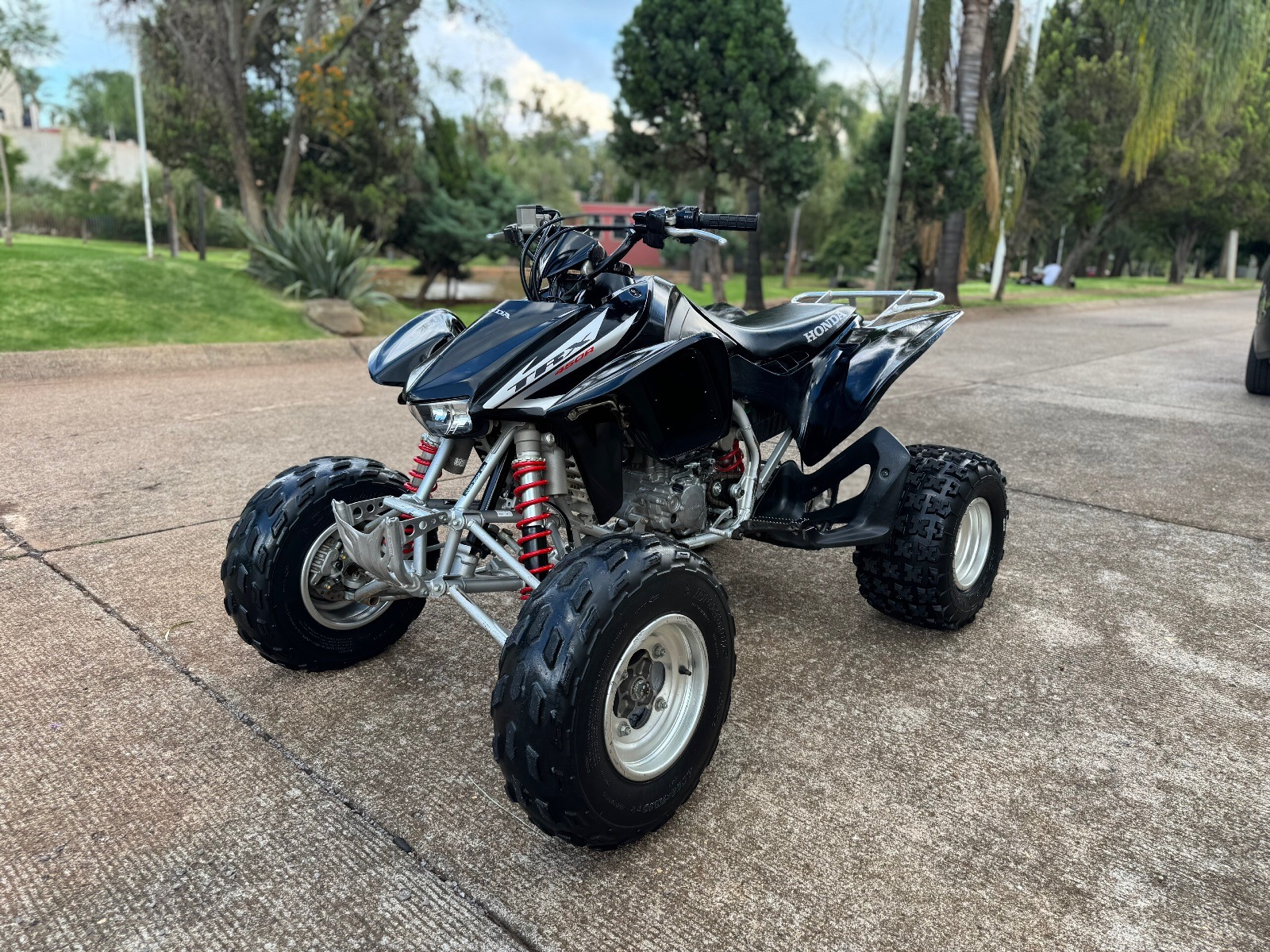 IMPECABLE HONDA TRX 450 R 2006 LLANTAS DE AGENCIA AÚN PARA EXIGENTES / ZONA 3