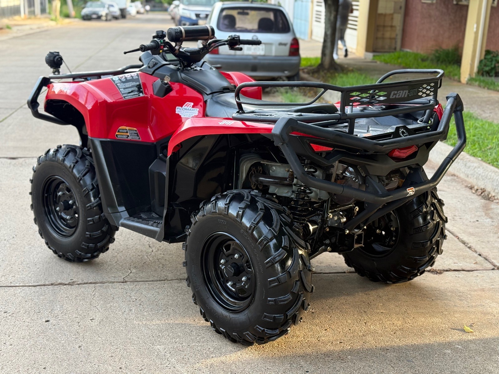 2023 Seminueva! Can Am Outlander 700 4x4 DPS AUTOMÁTICA 200hr exigentes / ZONA 1 - Imagen 3