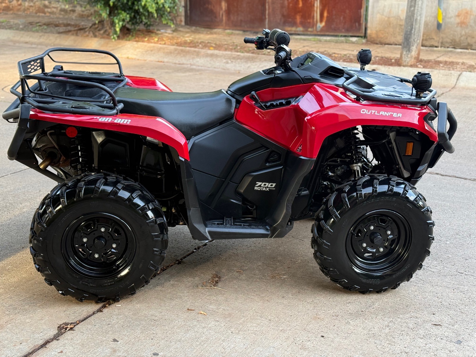 2023 Seminueva! Can Am Outlander 700 4x4 DPS AUTOMÁTICA 200hr exigentes / ZONA 1 - Imagen 6
